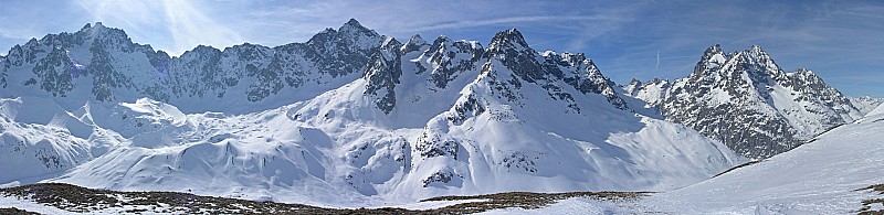 #8 Les Ecrins : Sommets majestueux - vue des Agneaux au Pic Gaspard. On dirait même que le sommet de la Meije dépasse à droite du Gaspard. Les Ecrins : Sommets majestueux - vue des Agneaux au Pic Gaspard. On dirait même que le sommet de la Meije dépasse à droite du Gaspard.