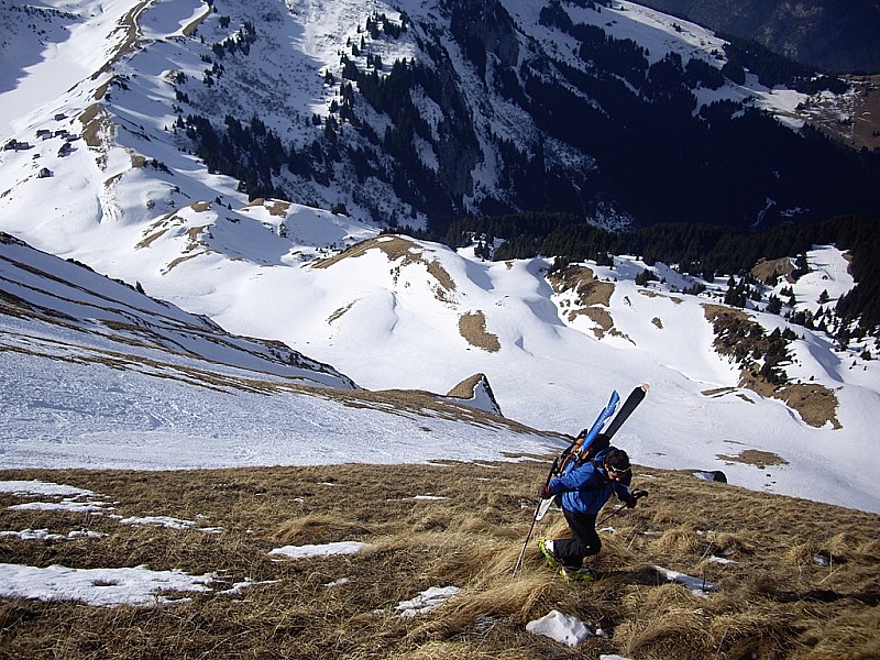 #2 premier tiers, crampons bien utile sur terre gelée. premier tiers, crampons bien utile sur terre gelée.