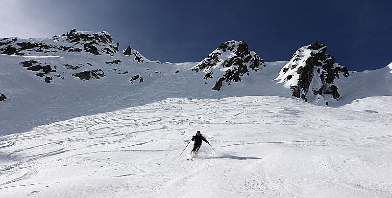 #2 Dans le bas du couloir : vers 2100 m Dans le bas du couloir : vers 2100 m