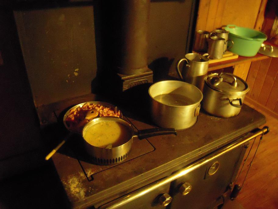 #3 Cabane de Susanfe : A table! Cabane de Susanfe : A table!