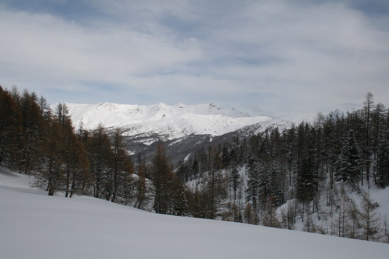#2 Au-dessus d Au-dessus d'Abries : Pistes de ski, Gardiole, Pic Charbonnel et son nouvel héliport ...