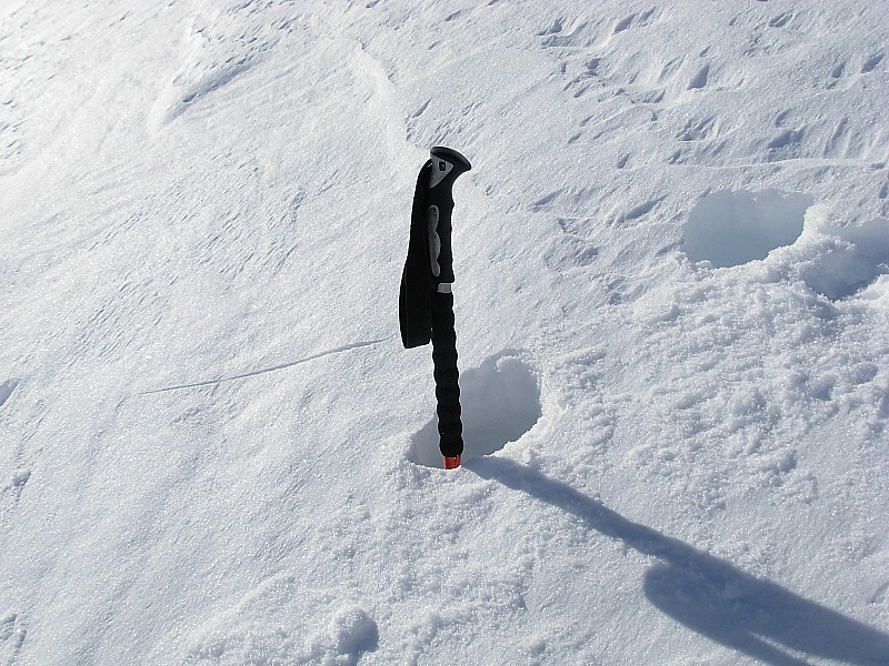 Douteux.. : Conditions nivo douteuses sous la dernière pente finale avec une belle épaisseur de neige moblisable par endroit.