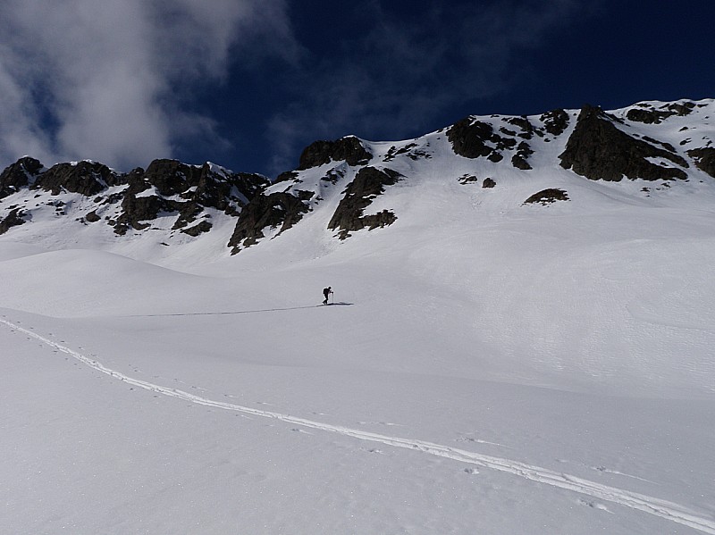 remontée au col 2615 : position reposante , les skis retrouvent de vielles sensations