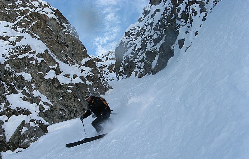 #4 Fabien à l Fabien à l'attaque : Encore bien skiable dans cette partie mais ça va se gâter plus bas!