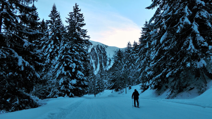 #1 Ambiance blanche au départ du Boréon, le petit couloir de Juisse en ligne de mire Ambiance blanche au départ du Boréon, le petit couloir de Juisse en ligne de mire