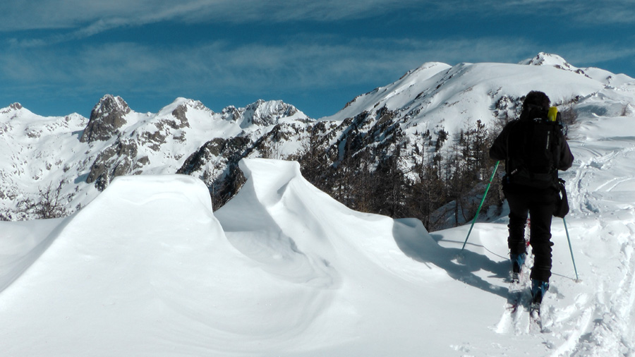 #4 Travail du vent sur la crête, sommet en vue à G de Cathy Travail du vent sur la crête, sommet en vue à G de Cathy