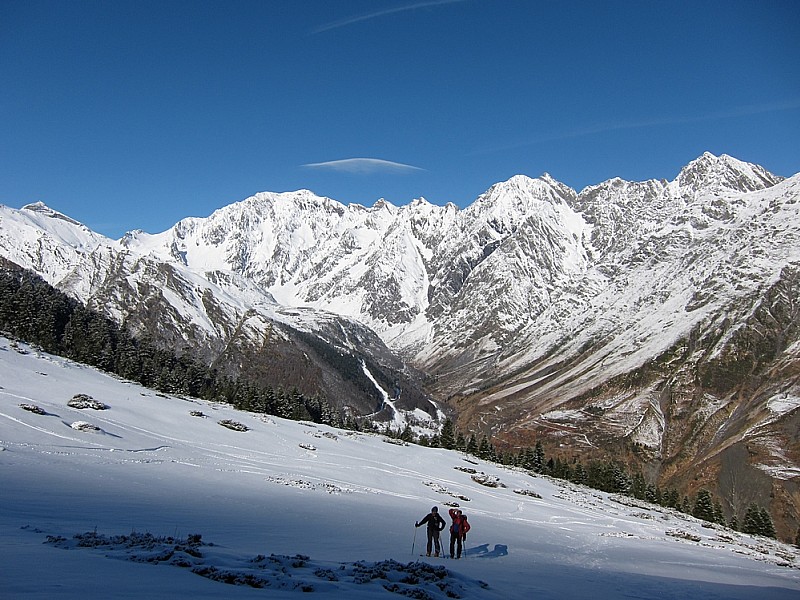 #3 Montée pic d Montée pic d'Augas : ça vaut le coup de regarder dans le rétro : Campbiel, Estaragne, Méchant, Bugatet