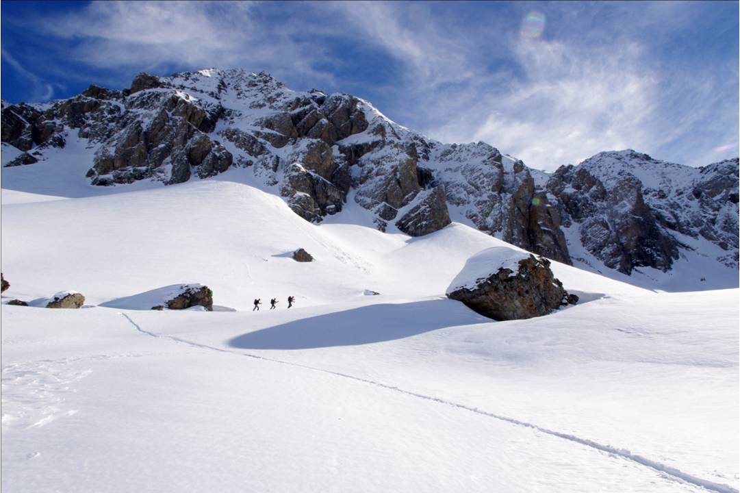 #2 Les bastions du Pellard : Au tour de Sancy de prendre la responsabilité de la trace: nous rasons les bastions ocres du Pellard et de Pierre Pointe. L Les bastions du Pellard : Au tour de Sancy de prendre la responsabilité de la trace: nous rasons les bastions ocres du Pellard et de Pierre Pointe. L'altitude vient insensiblement.