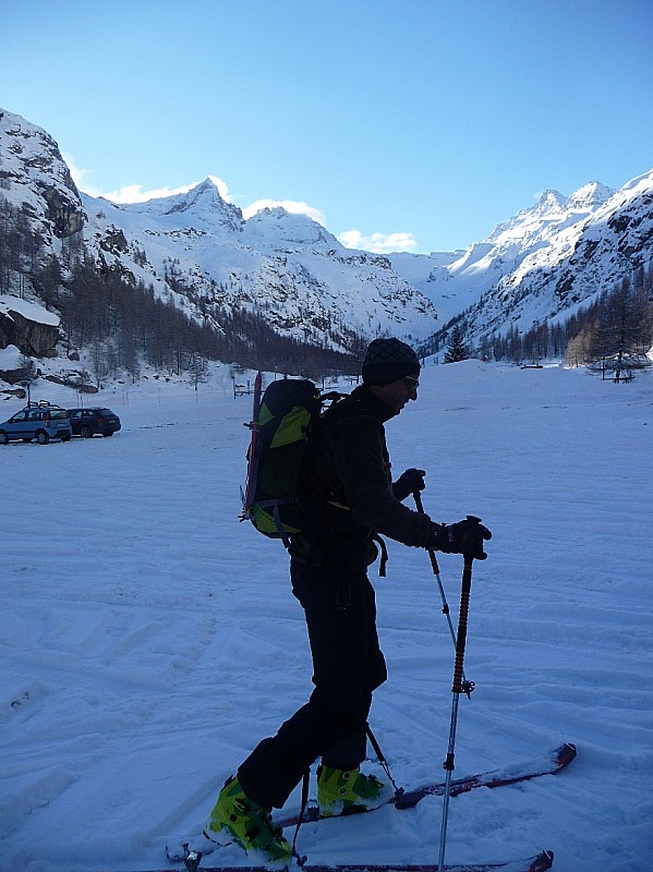 #1 Mont Tout Blanc : Pierre, souriant au départ, grand beau, personne au parking et une couche de poudre dès le début ! Mont Tout Blanc : Pierre, souriant au départ, grand beau, personne au parking et une couche de poudre dès le début !