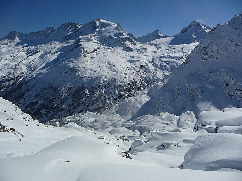 Mont Tout Blanc : Le seigneur des lieux...Grand Paradis, bien en vue !