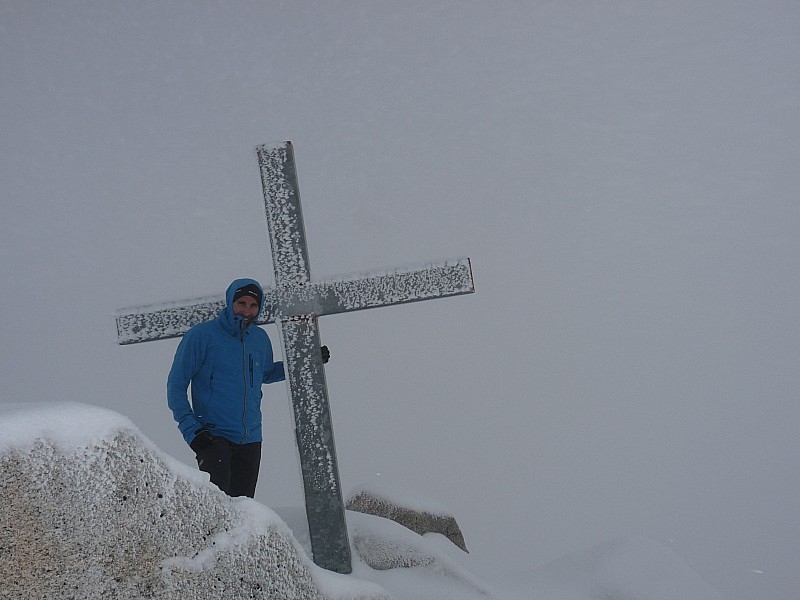 #2 Sommet : On a vu mieux niveau neige sur la croix. Sommet : On a vu mieux niveau neige sur la croix.