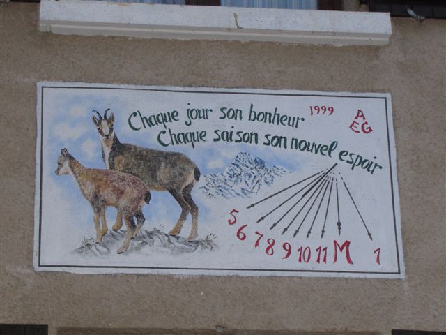 #11 cadran solaire : autre spécialité du Queyras, beaucoup st refaits, certains magnifiques. Vu de vrais chamois mais ceux-là étaient + près! cadran solaire : autre spécialité du Queyras, beaucoup st refaits, certains magnifiques. Vu de vrais chamois mais ceux-là étaient + près!