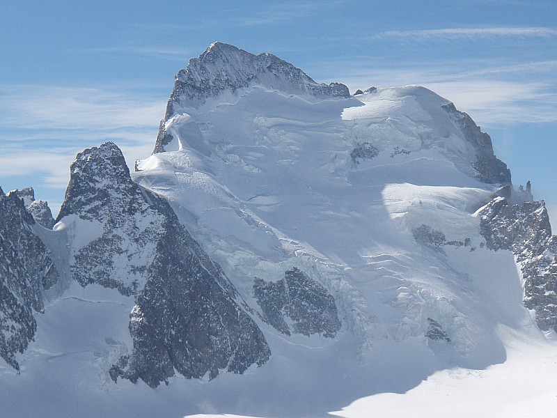 #10 La Barre, majestueuse ! : La glace recouvre une bonne partie de cette muraille. La Barre, majestueuse ! : La glace recouvre une bonne partie de cette muraille.