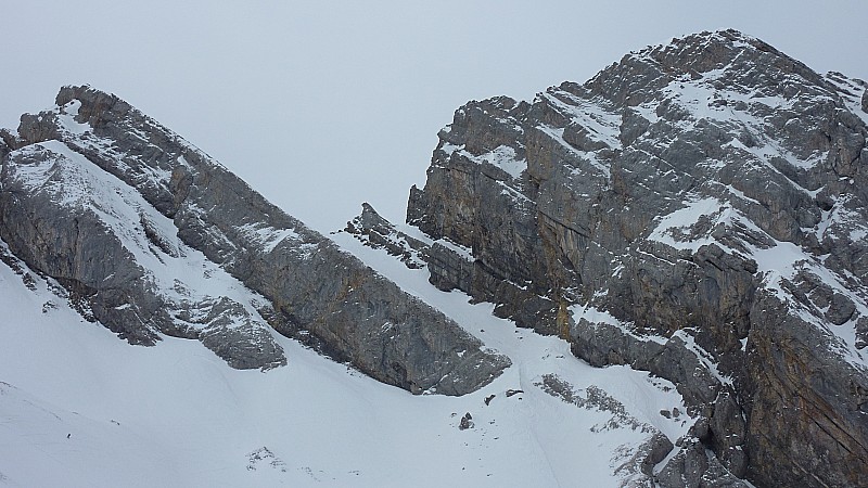 #4 Paré de Joux (pointe E) : le couloir de descente du Paré de Joux depuis le pied du Tchada Paré de Joux (pointe E) : le couloir de descente du Paré de Joux depuis le pied du Tchada