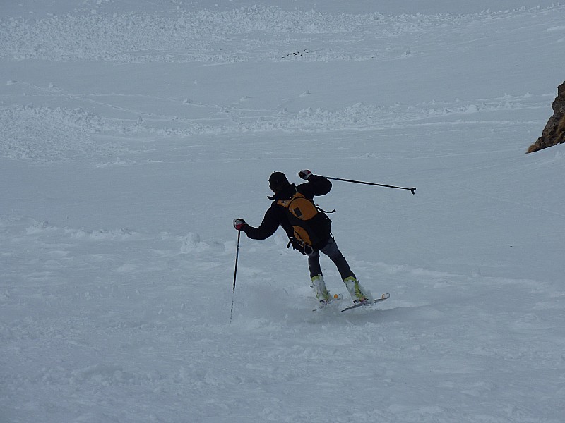 #10 Couloir W Tête de Paccaly : Hervé s Couloir W Tête de Paccaly : Hervé s'envole...