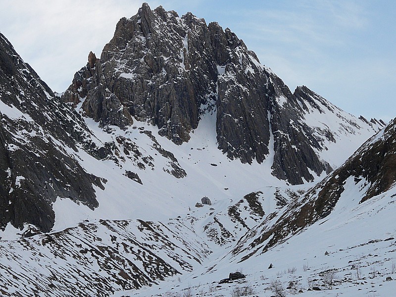 #1 vers la nova : pas épais de neige dans ce vallon vers la nova : pas épais de neige dans ce vallon