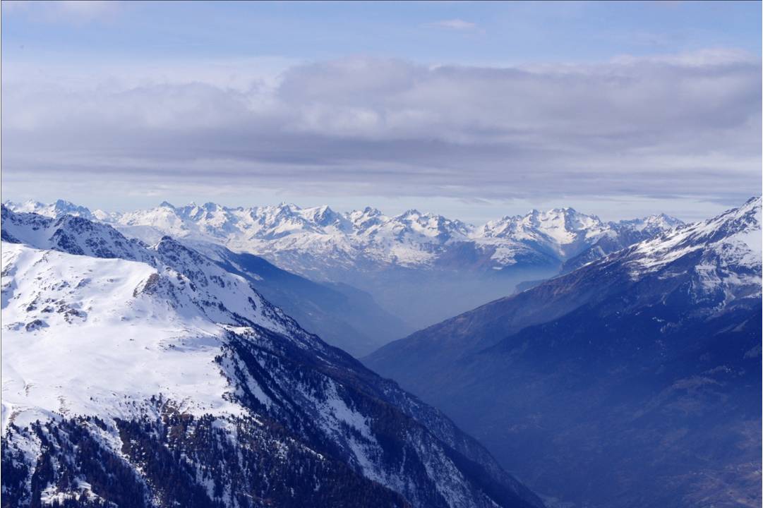 #8 Les Belles Donne : Avec la courbure en Arc de la vallée de la Maurienne, les Belle Donnes sont dans l Les Belles Donne : Avec la courbure en Arc de la vallée de la Maurienne, les Belle Donnes sont dans l'axe... On est ici comme leur satellite?