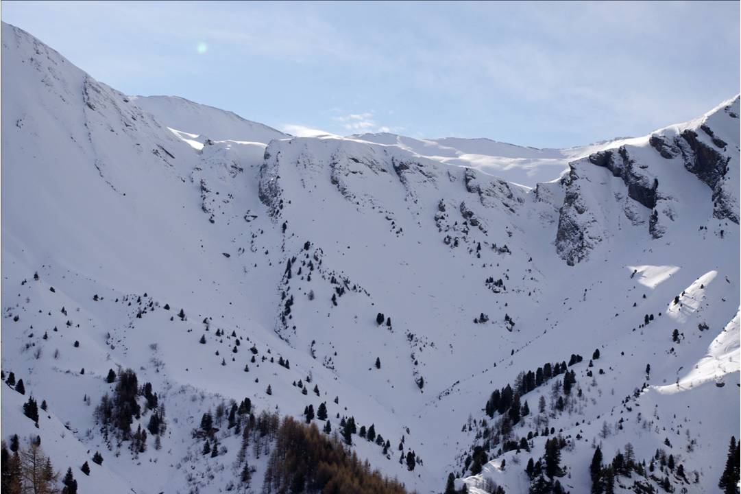 #2 Verrou du Grand-Vallon 2 : La montée réalisée par le versant du village de la Combaz, permet de bien visualiser les couloirs inférieurs du Grand Vallon, franchis en leur temps avec J.Marcotti et A.Duclos, les maîtres alpinistes de V.Fréjus Verrou du Grand-Vallon 2 : La montée réalisée par le versant du village de la Combaz, permet de bien visualiser les couloirs inférieurs du Grand Vallon, franchis en leur temps avec J.Marcotti et A.Duclos, les maîtres alpinistes de V.Fréjus