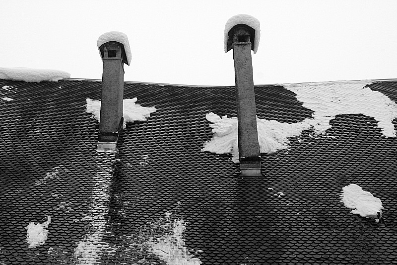 #4 Roches Rousses : Austère monastère : le monde du silence Roches Rousses : Austère monastère : le monde du silence