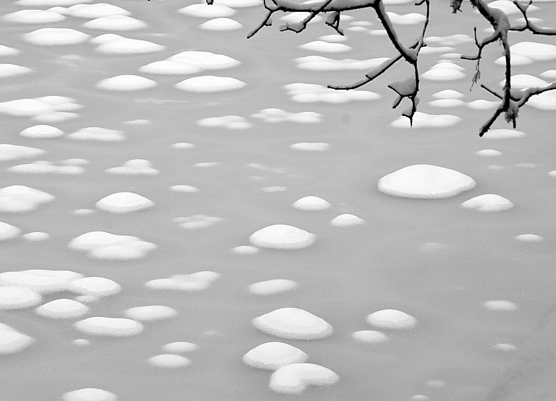 #11 Roches Rousses : le petit lac artificiel gelé Roches Rousses : le petit lac artificiel gelé