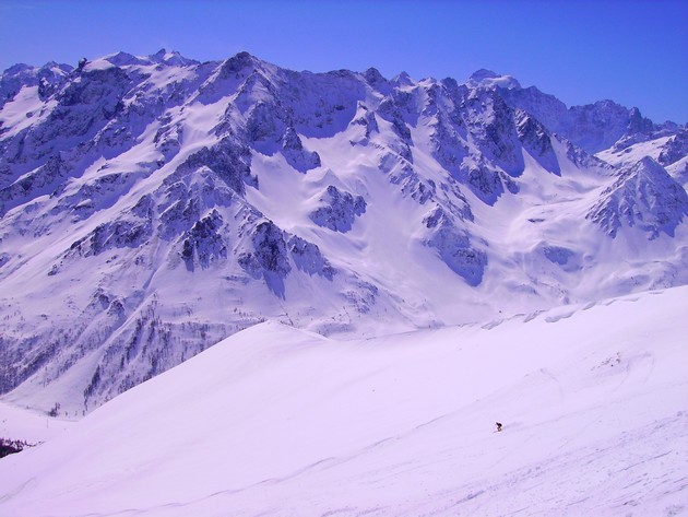 #3 Ski devant les Ecrins : De grands espaces en face Sud du Col de Roche Noire, une descente agréable en neige transformée. Ski devant les Ecrins : De grands espaces en face Sud du Col de Roche Noire, une descente agréable en neige transformée.