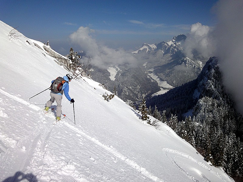 #2 Début descente : Belle ambiance sur cette crête ...même ici la neige est très bonne ... Début descente : Belle ambiance sur cette crête ...même ici la neige est très bonne ...