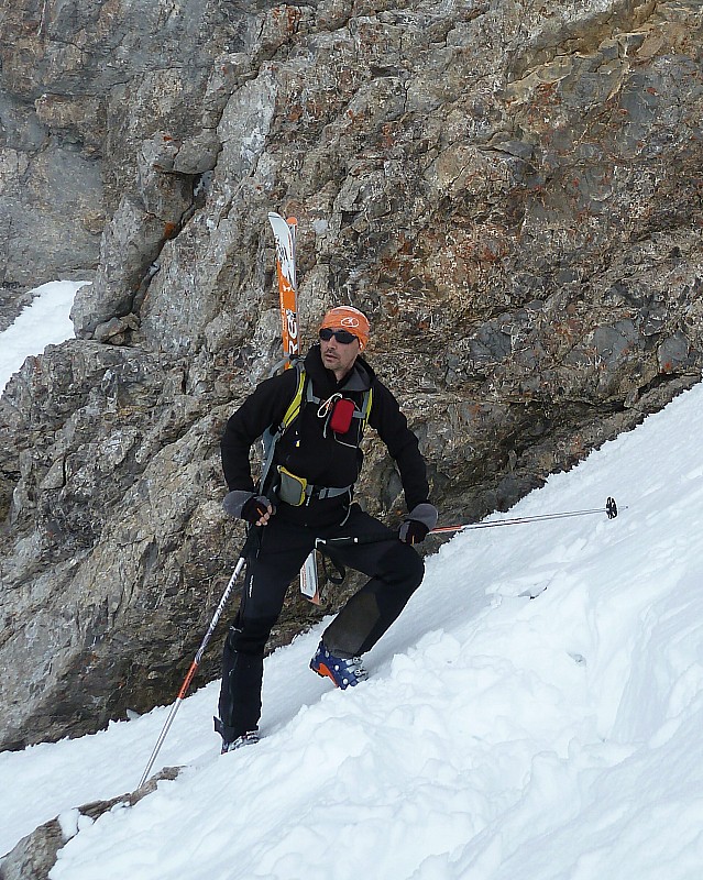 magnifique : reste plus qu'a trouver des gants orange ... ;-)