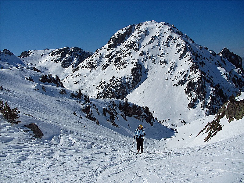 #2 montée au col : Les couloirs NE du grand Eulier en arrière plan . montée au col : Les couloirs NE du grand Eulier en arrière plan .