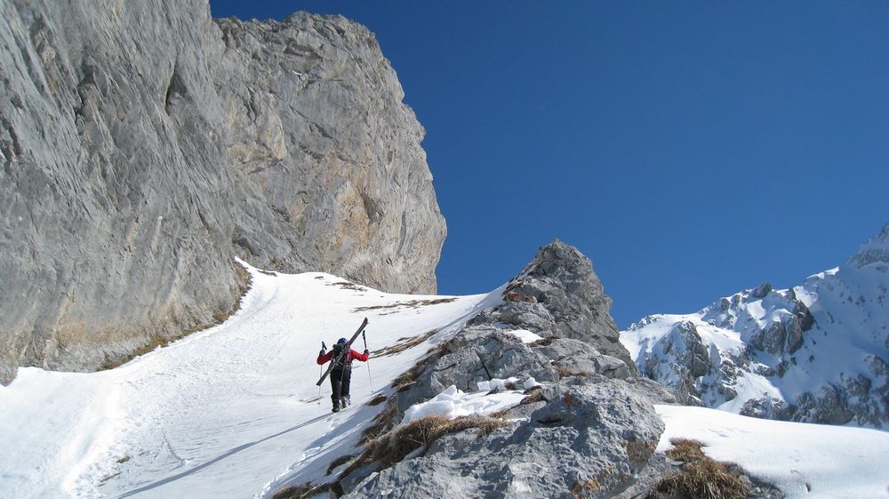 #8 Couloir Chauchefoin : je termine seul le couloir vraiment tres peu enneigé sur le haut Couloir Chauchefoin : je termine seul le couloir vraiment tres peu enneigé sur le haut