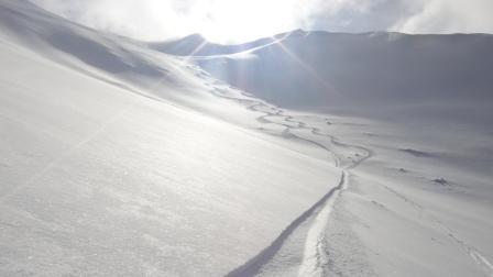 #8 Nos traces au bas de la combe : Nos traces Nos traces au bas de la combe : Nos traces