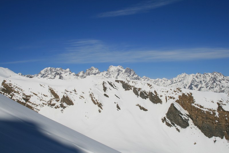 #5 Les Ecrins émergent : au dessus de la crête de la Seyte. Les Ecrins émergent : au dessus de la crête de la Seyte.