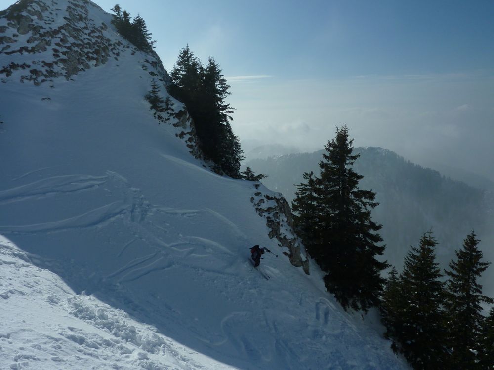 #9 Couloir W : entrée dans le couloir W par la contre pente encore poudreuse Couloir W : entrée dans le couloir W par la contre pente encore poudreuse