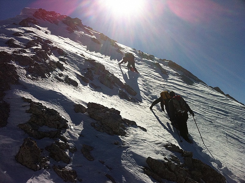 #6 Sommet : Arrivée au sommet, crampons bienvenus Sommet : Arrivée au sommet, crampons bienvenus