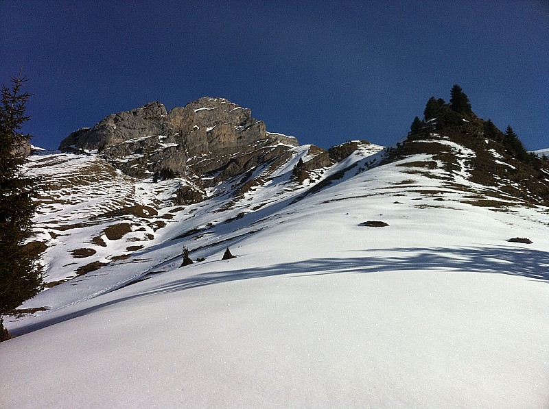 #2 Montée printanière : Peu de neige au dessus du chalet de Tardevant Montée printanière : Peu de neige au dessus du chalet de Tardevant
