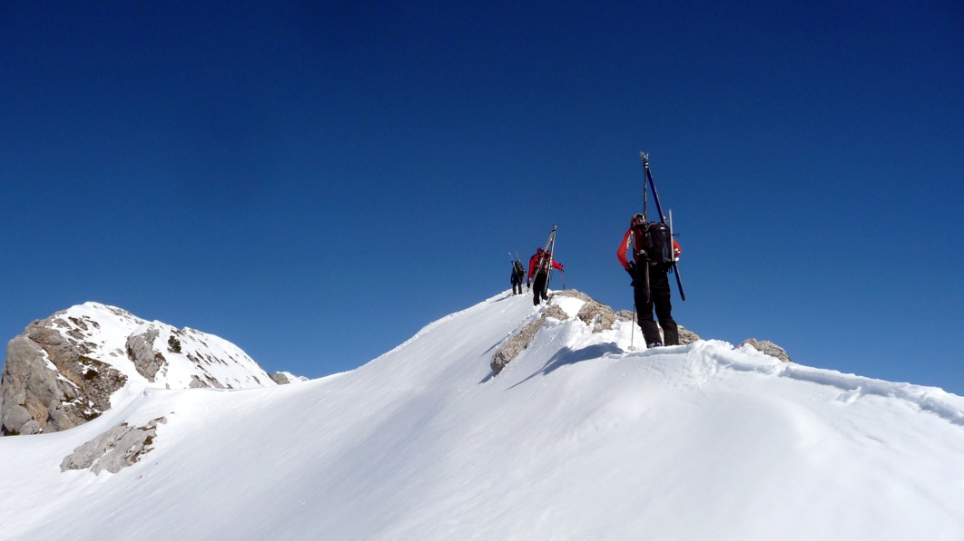 #11 Crêtes des Lances : Montée au sommet avant la descente face Est Crêtes des Lances : Montée au sommet avant la descente face Est