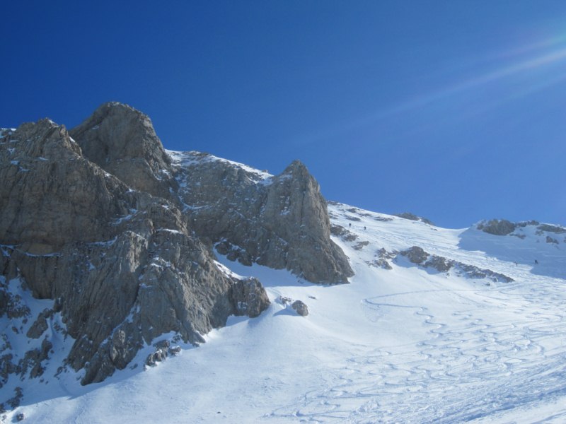 #4 Vallon sous la dernière pente : Les conditions sont idéales = neige + soleil Vallon sous la dernière pente : Les conditions sont idéales = neige + soleil
