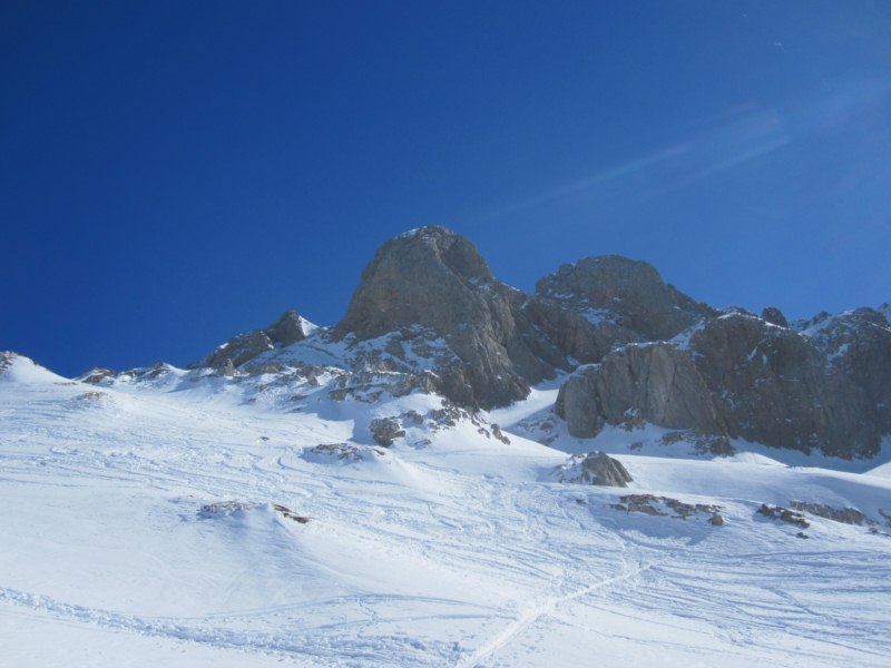 #3 Sous le col de Bossetan : Très bonne trace et de la poudre croûtée mais bien skiable en descente Sous le col de Bossetan : Très bonne trace et de la poudre croûtée mais bien skiable en descente