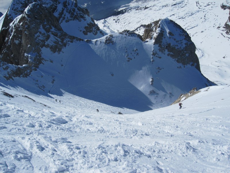 #9 Descente en bonne conditions : Eviter de faire des coulées et détruire la trace pour ceux qui montent encore Descente en bonne conditions : Eviter de faire des coulées et détruire la trace pour ceux qui montent encore