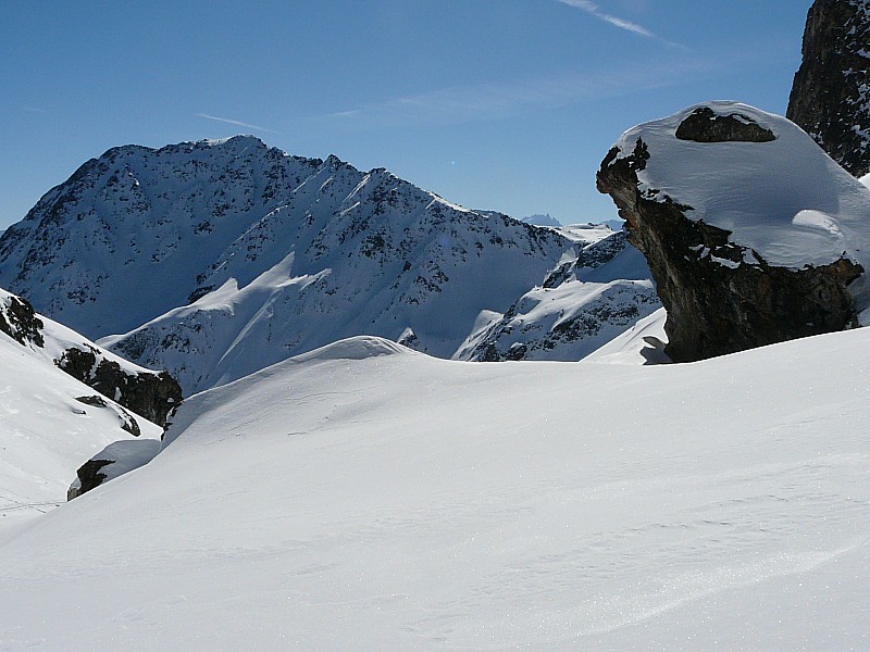 #4 Quizz : Qui se cache entre la cime du Sambuis et le rocher à droite? Quizz : Qui se cache entre la cime du Sambuis et le rocher à droite?