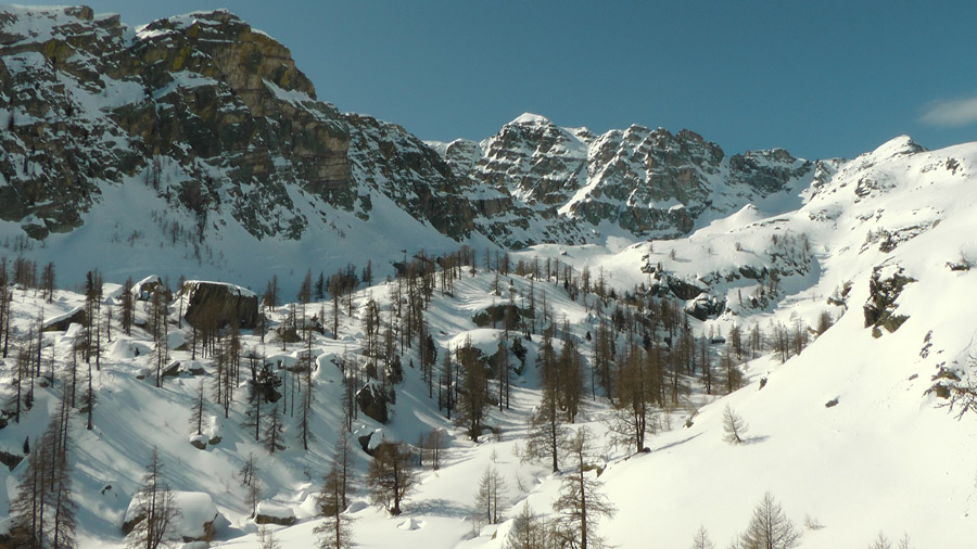 Mt Bego, la maître des lieux !
Bel enneigement dans la haut vallon de fontanalbe, 