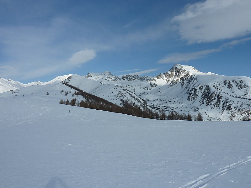 #1 sommets : Ciel très dégagé, pas de vent au sommet.
Vue des sommets Barchenzane-Peïrefique-Abisse depuis la baisse de Peïrefique sommets : Ciel très dégagé, pas de vent au sommet.
Vue des sommets Barchenzane-Peïrefique-Abisse depuis la baisse de Peïrefique