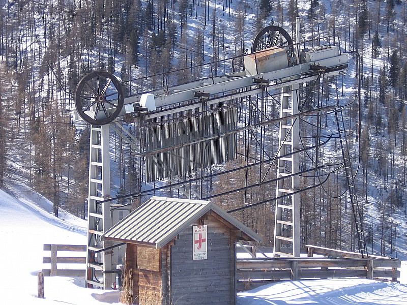 #2 Les teleskis superieurs d Aiguilles desosses.
Quel gachis!!Un veritable cimetiere!! Les teleskis superieurs d Aiguilles desosses.
Quel gachis!!Un veritable cimetiere!!