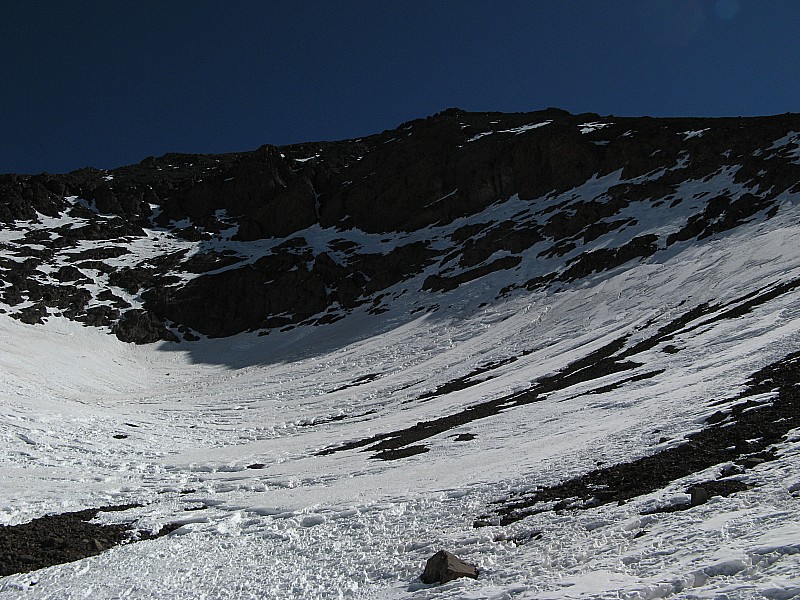 Le toubkal 4167m : Vue sur le Toubkal depuis le vallon vers 3800m