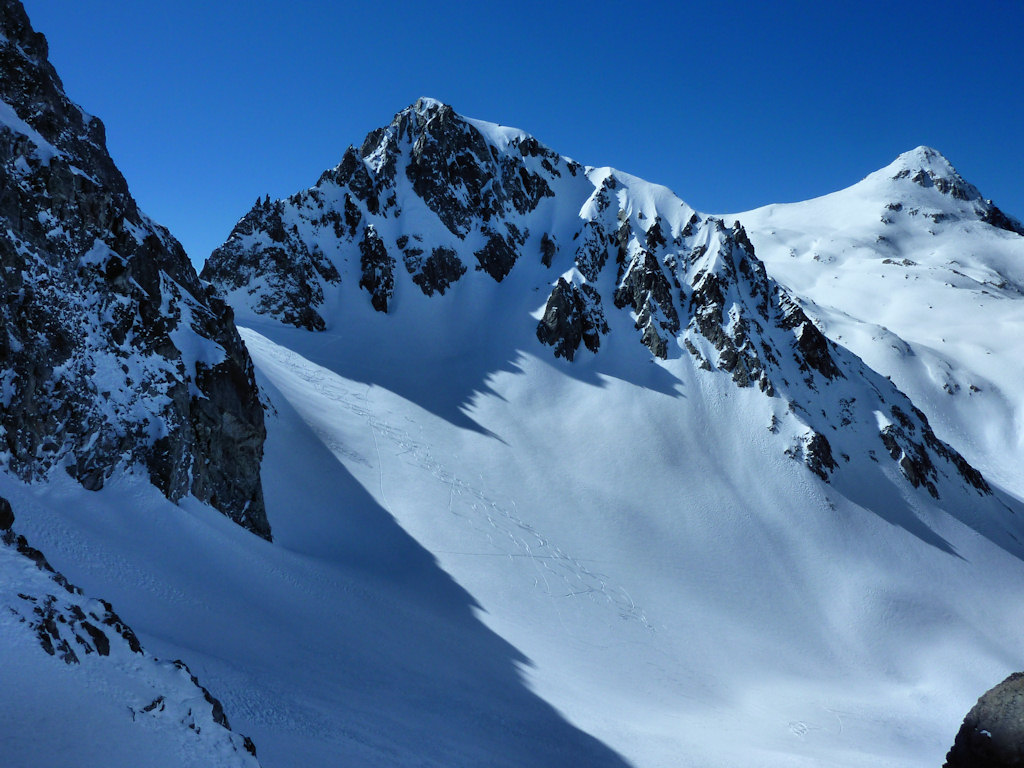#12 Le haut de Combe Madame : Sous le Col des traces. Nos amis du "club des 3000" sont passés par là samedi. Le haut de Combe Madame : Sous le Col des traces. Nos amis du "club des 3000" sont passés par là samedi.