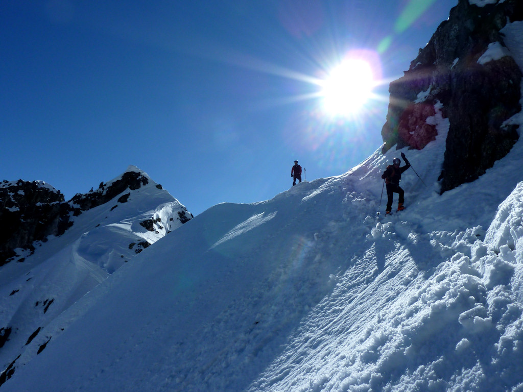 #26 Brêche du Pin : Le versant Est : la neige de surface part en coulées. Brêche du Pin : Le versant Est : la neige de surface part en coulées.