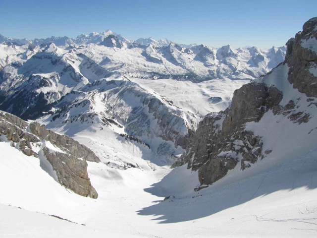 #1 Combe sud du Rasoir : La partie correcte de la descente. Après le replat, c Combe sud du Rasoir : La partie correcte de la descente. Après le replat, c'est soupe et pierres.