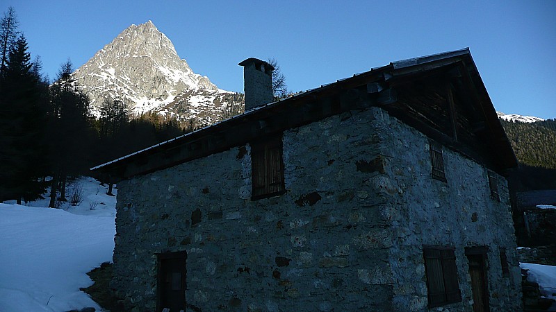 #1 Peu après le départ : Traversée du hameau de la Poya, avec vue sur le Mont Oreb Peu après le départ : Traversée du hameau de la Poya, avec vue sur le Mont Oreb