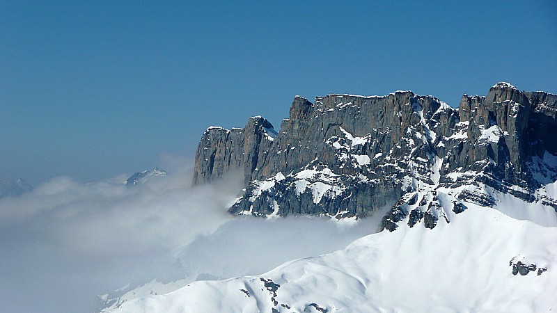 #5 En face, les Fiz : Vue du Col de Bérard. Avec les nuages, ça ressemble un peu à l En face, les Fiz : Vue du Col de Bérard. Avec les nuages, ça ressemble un peu à l'Aulp du Seuil, versant Est de la Chartreuse ...