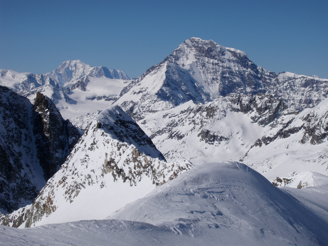 vue du sommet : mont blanc, grand combin portons...et singla