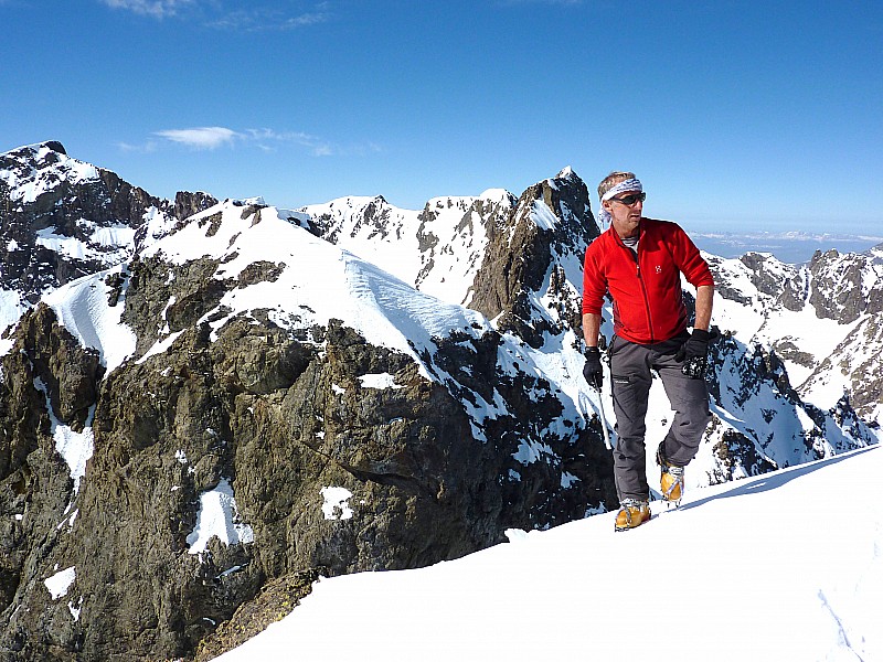 #8 Tête Est : Summit, avec en arrière plan, la tête Ouest de Malcros Tête Est : Summit, avec en arrière plan, la tête Ouest de Malcros